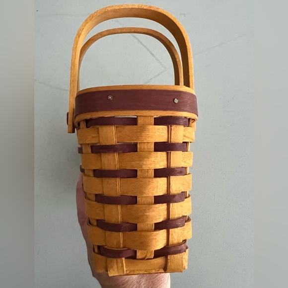 Longaberger 1998 Picture Perfect Sweetheart Basket w/purple accent weaves - Picture 5 of 9